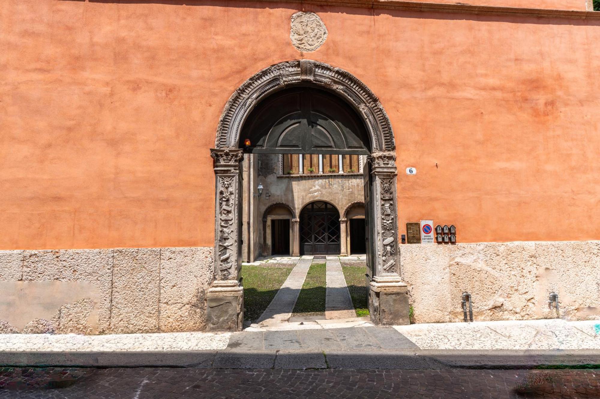 Palazzo Delle Guglie By Postcardsfrom Aparthotel Verona Exteriör bild