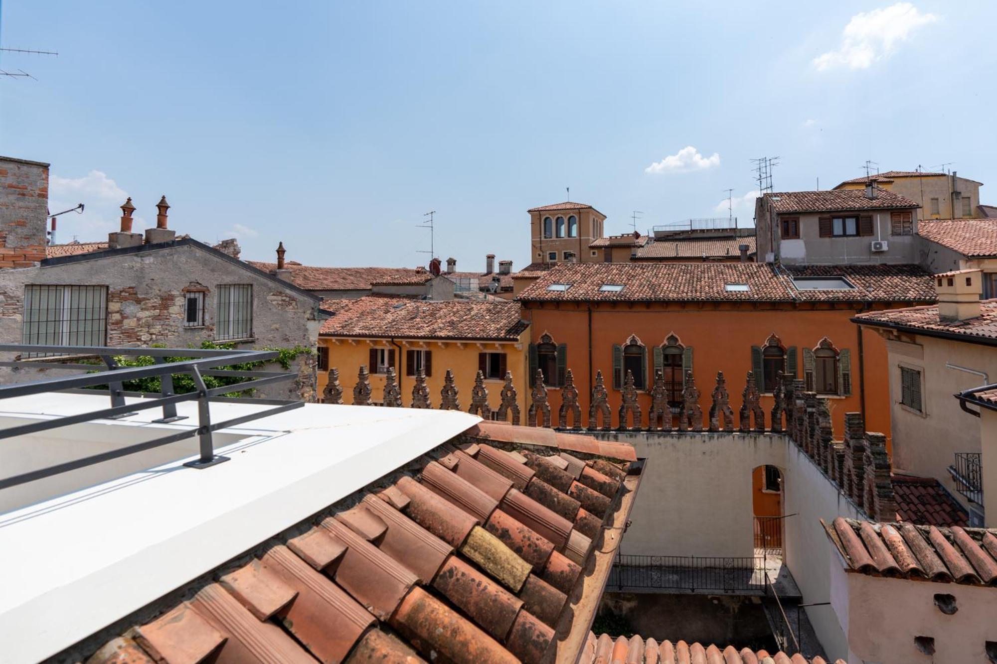 Palazzo Delle Guglie By Postcardsfrom Aparthotel Verona Exteriör bild