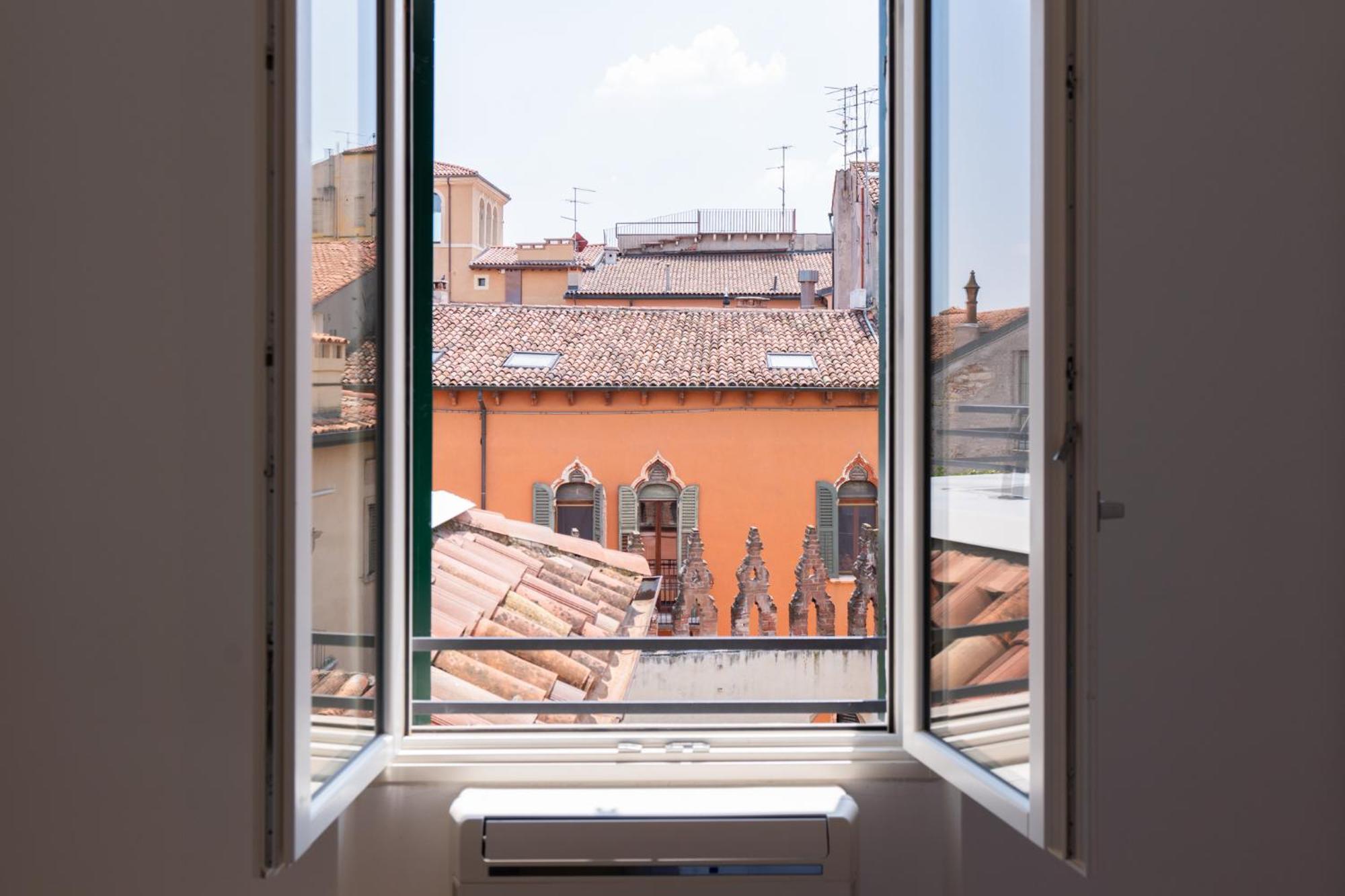 Palazzo Delle Guglie By Postcardsfrom Aparthotel Verona Exteriör bild