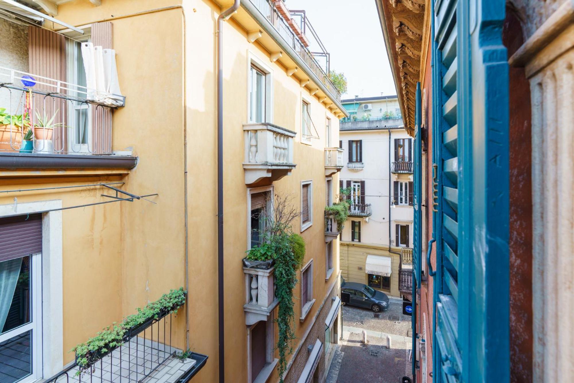 Palazzo Delle Guglie By Postcardsfrom Aparthotel Verona Exteriör bild