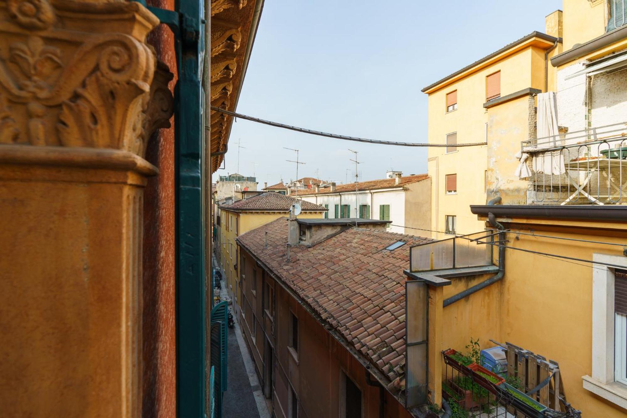 Palazzo Delle Guglie By Postcardsfrom Aparthotel Verona Exteriör bild